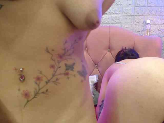 GIRLS-LESBI-HOTT webcam