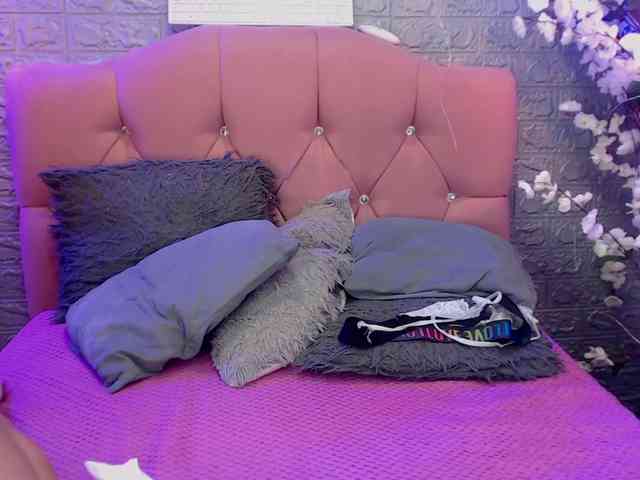 GIRLS-LESBI-HOTT webcam