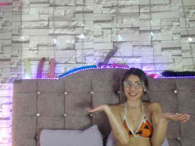 GIRLS-LESBI-HOTT webcam