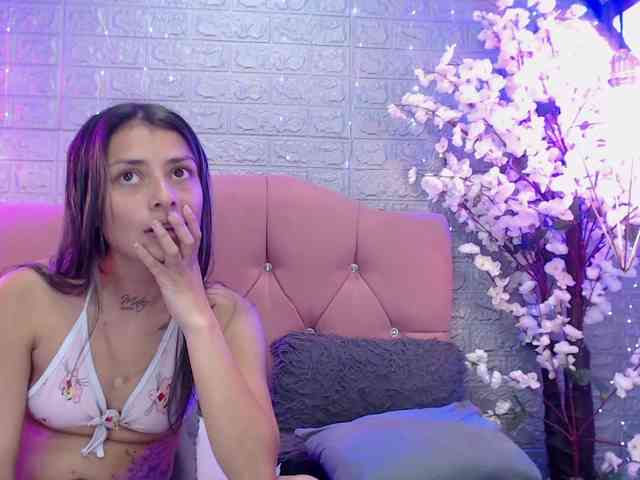 GIRLS-LESBI-HOTT webcam