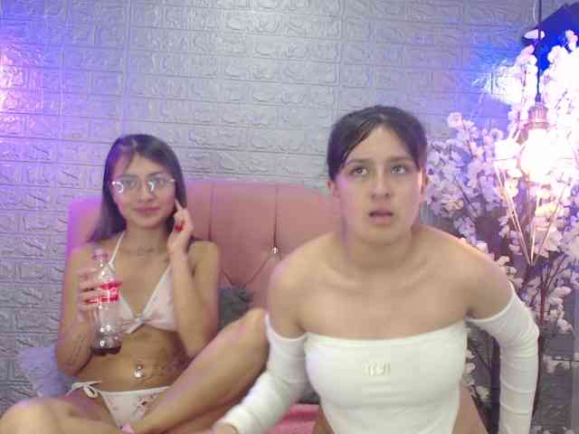 GIRLS-LESBI-HOTT webcam