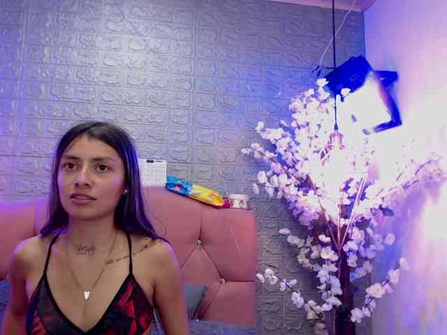 GIRLS-LESBI-HOTT webcam