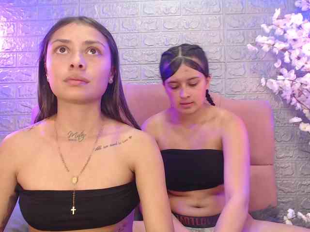 GIRLS-LESBI-HOTT webcam