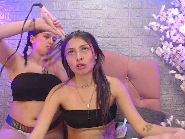 GIRLS-LESBI-HOTT webcam