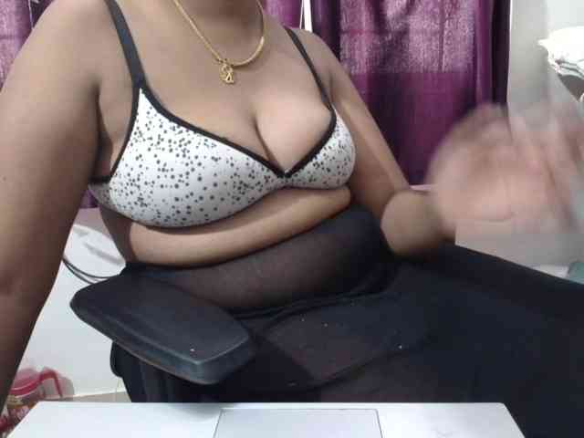 ShruthiIndian56 webcam