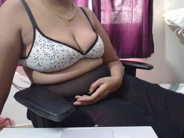 ShruthiIndian56 webcam