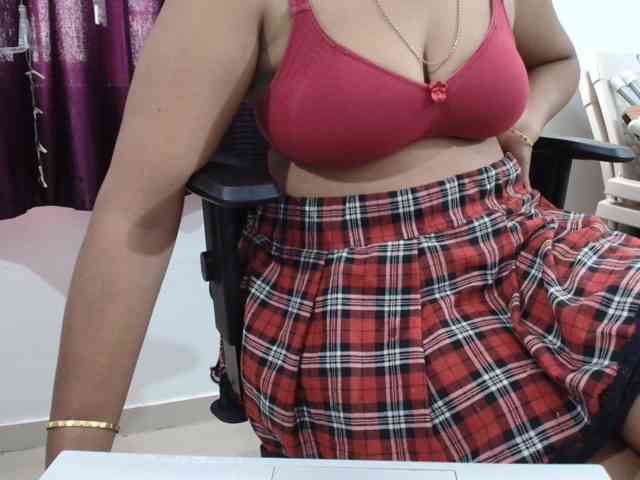 ShruthiIndian56 webcam