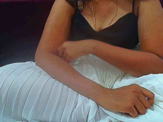 ShruthiIndian56 webcam