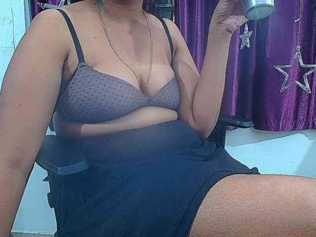 ShruthiIndian56 Live Webcam on BongaCams