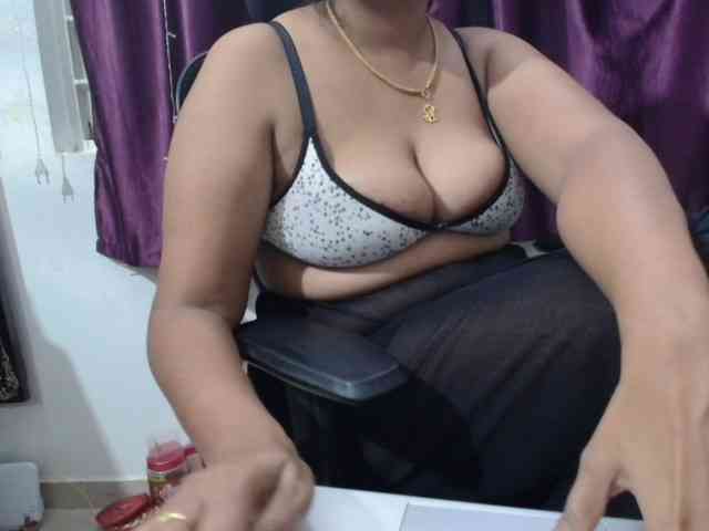 ShruthiIndian56 webcam