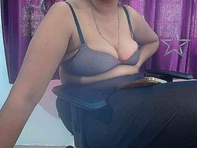 ShruthiIndian56 webcam