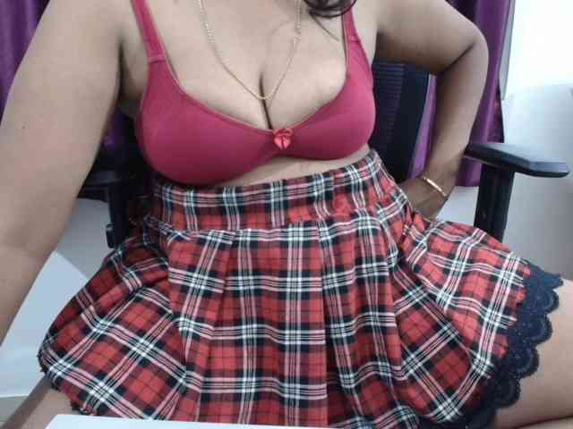 ShruthiIndian56 webcam