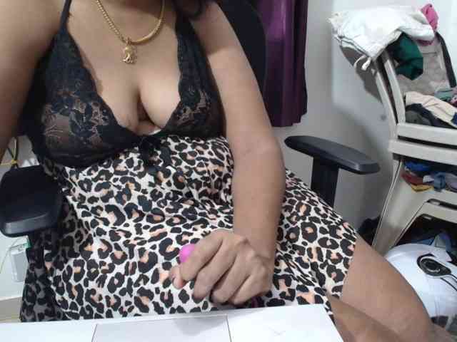 ShruthiIndian56 webcam