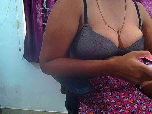 ShruthiIndian56 webcam