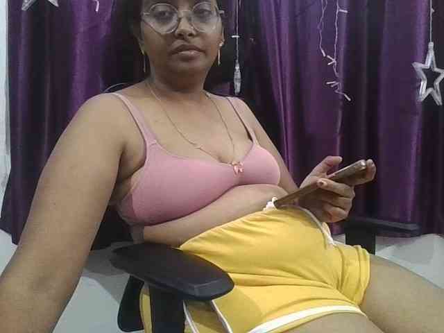 ShruthiIndian56 webcam