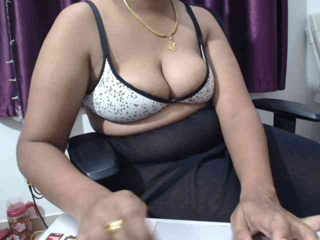 ShruthiIndian56 webcam