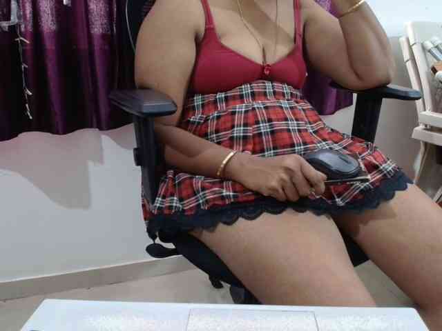 ShruthiIndian56 webcam