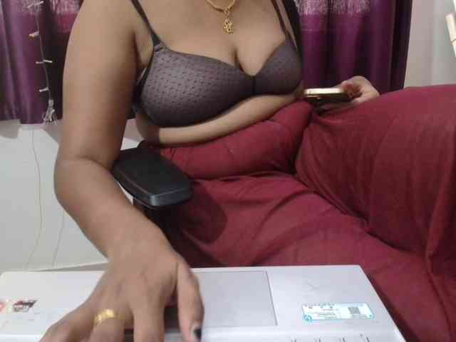 ShruthiIndian56 webcam