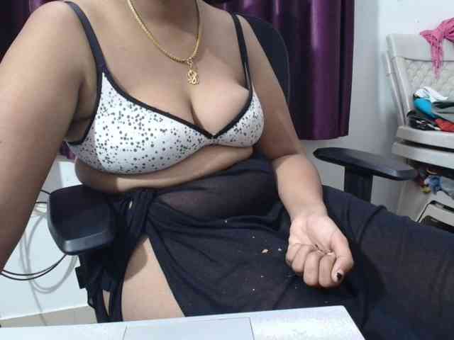 ShruthiIndian56 webcam