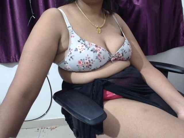 ShruthiIndian56 webcam