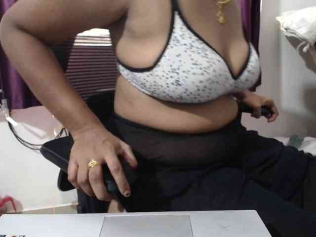 ShruthiIndian56 webcam