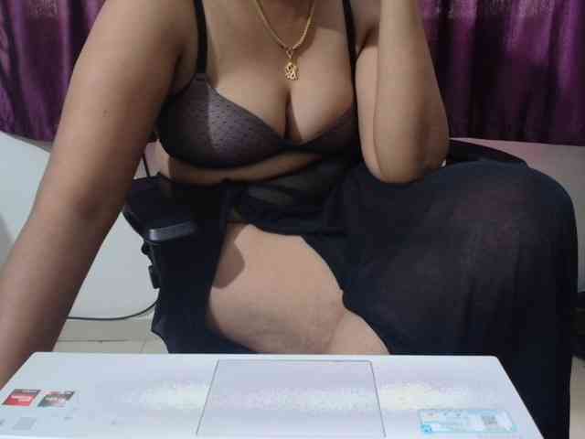 ShruthiIndian56 webcam