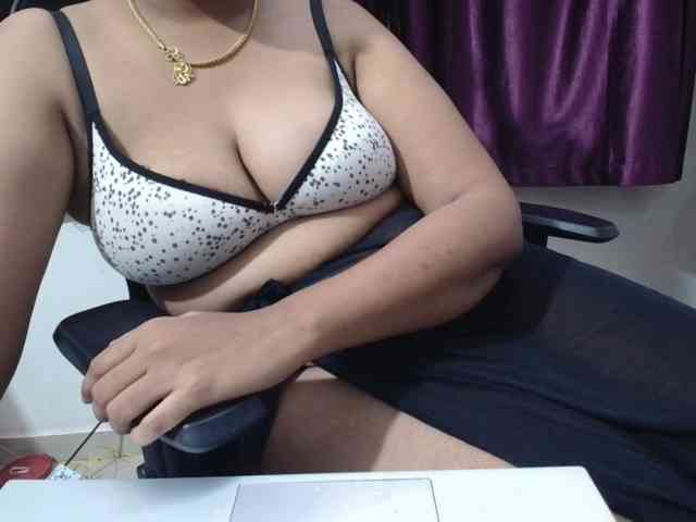 ShruthiIndian56 webcam