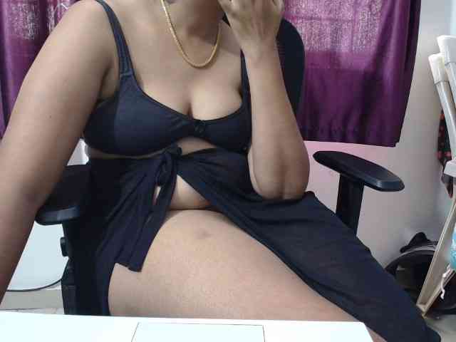 ShruthiIndian56 webcam