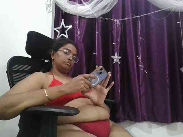 ShruthiIndian56 webcam