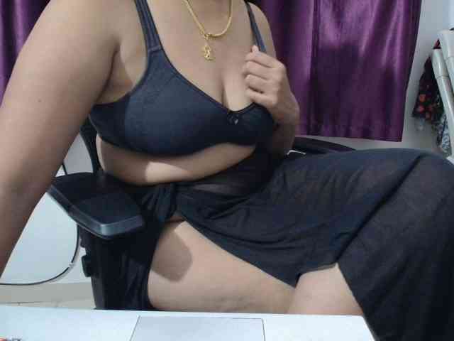 ShruthiIndian56 webcam