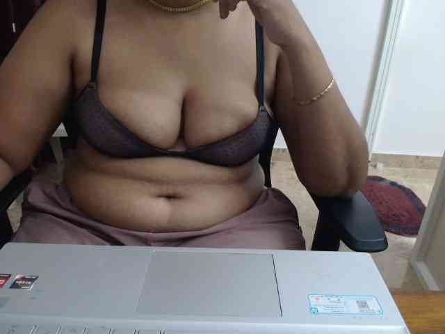 ShruthiIndian56 webcam