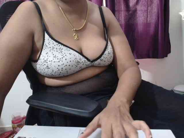 ShruthiIndian56 webcam