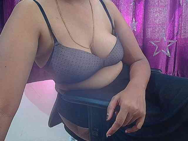 ShruthiIndian56 webcam