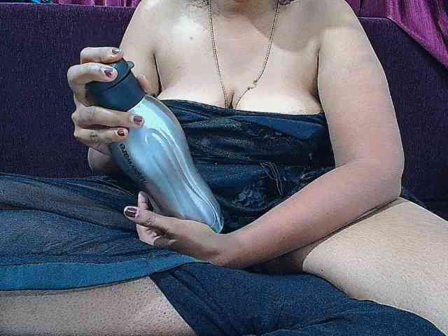 ShruthiIndian56 webcam