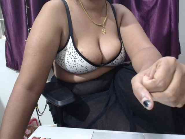 ShruthiIndian56 webcam