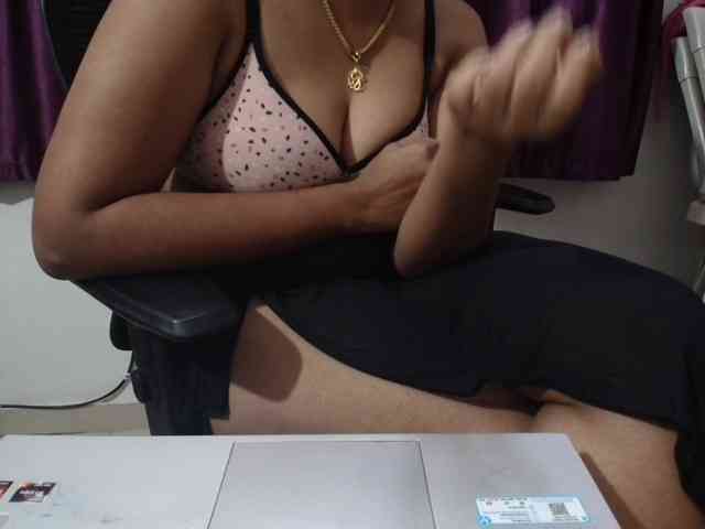 ShruthiIndian56 webcam
