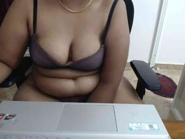 ShruthiIndian56 webcam