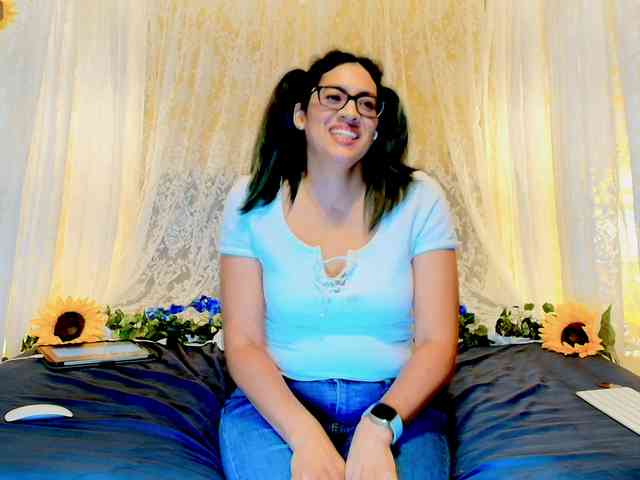 MelodyBloomz webcam
