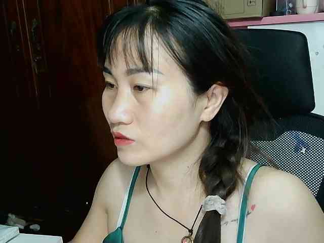 girl30slutty webcam