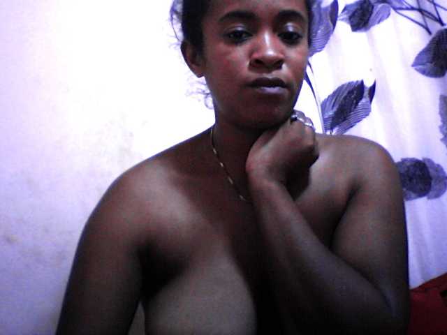 silviaLaBombe's BongaCams show and profile