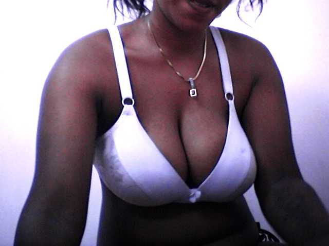 silviaLaBombe's BongaCams show and profile