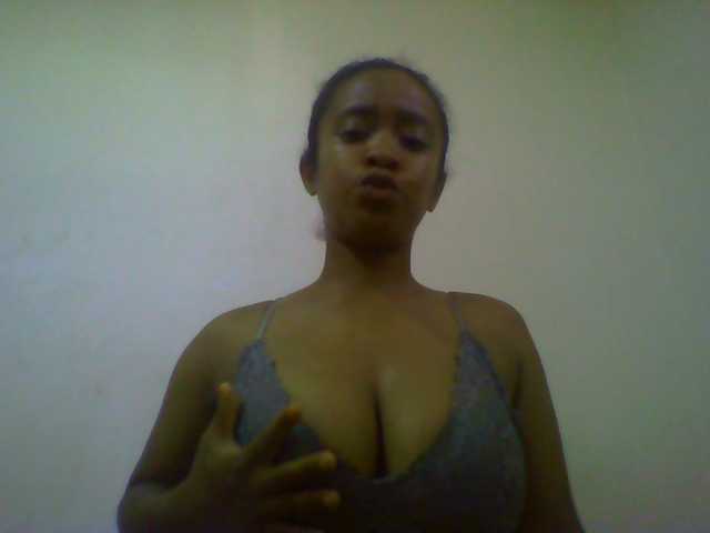 silviaLaBombe's BongaCams show and profile