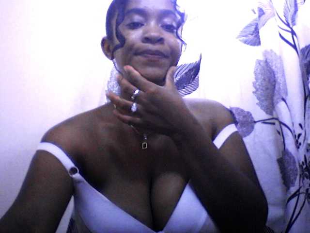 silviaLaBombe's BongaCams show and profile