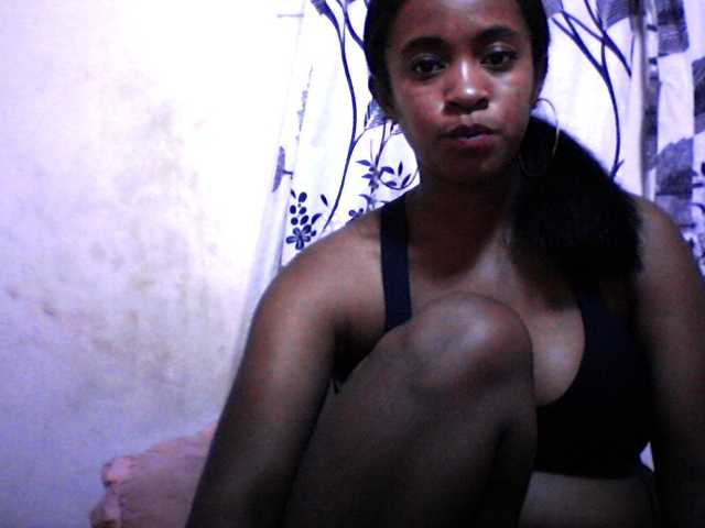 silviaLaBombe live cam profile