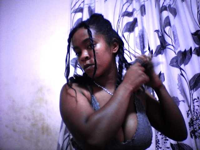 silviaLaBombe's BongaCams show and profile