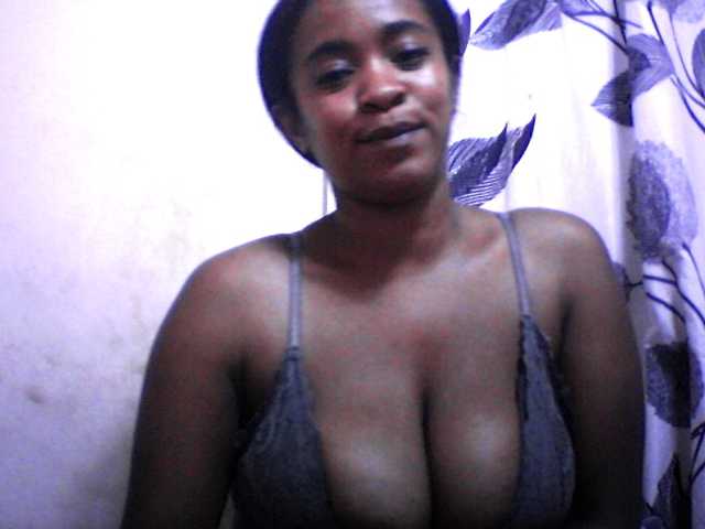 silviaLaBombe's BongaCams show and profile