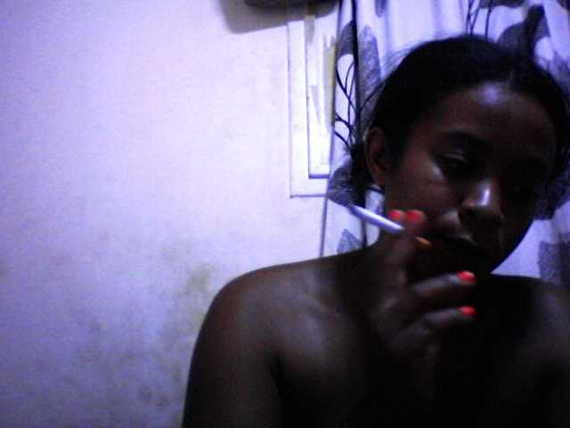 le modèle silviaLaBombe est en webcam porno dans un show sur le site bongacams, il possède les tags suivants: Ebony,Brunette,Hairy