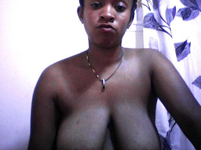 silviaLaBombe's BongaCams show and profile