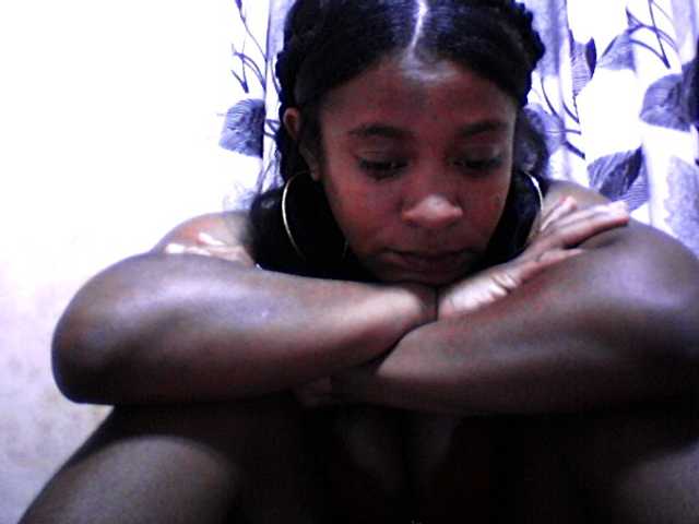 le modèle silviaLaBombe est en webcam porno dans un show sur le site bongacams, il possède les tags suivants: Ebony,Brunette,Hairy