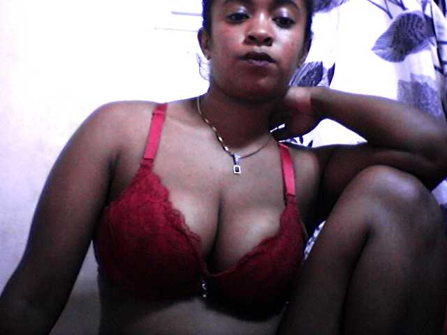 silviaLaBombe's BongaCams show and profile